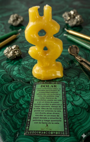 velas con la forma del símbolo de dólar principalmente en tiendas de artículos para rituales